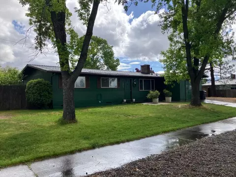 1812 Patrick St, Medford, OR 97504