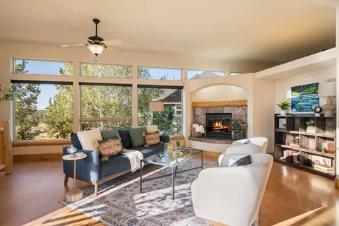 1780 Murrelet Dr, Redmond, OR 97756