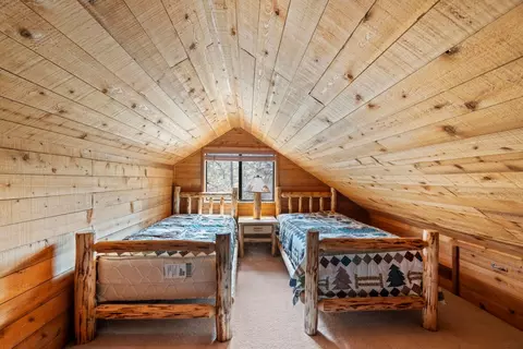 Bedroom - 56721 Bandley Rd, Bend, OR 97707 photo 4 of 5