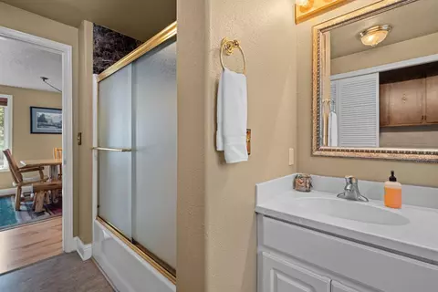 Bath - 56721 Bandley Rd, Bend, OR 97707 photo 3 of 5