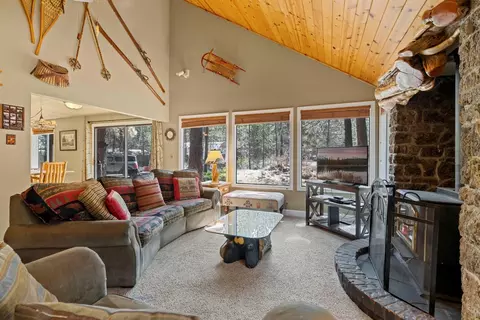 Living - 56721 Bandley Rd, Bend, OR 97707 photo 2 of 6