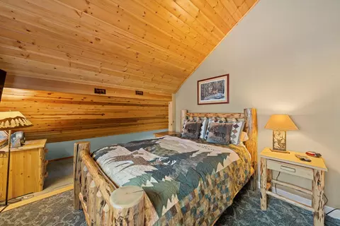 Bedroom - 56721 Bandley Rd, Bend, OR 97707 photo 3 of 5