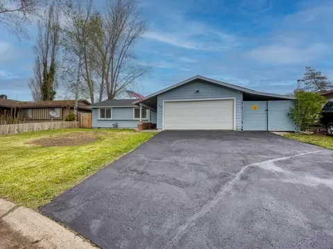 1131 Merryman Dr, Klamath Falls, OR 97603