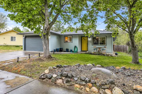 272 Joseph Dr, Talent, OR 97540