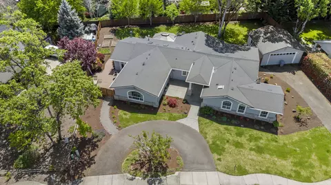 656 Oak Wood, Eagle Point, OR 97524
