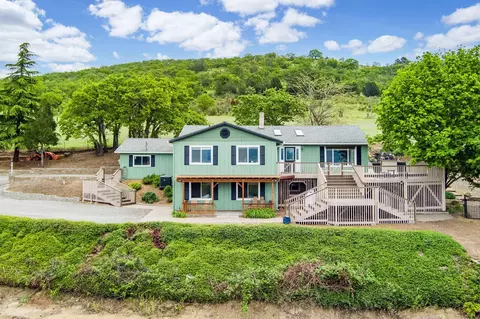 2140 N Valley View Rd, Ashland, OR 97520