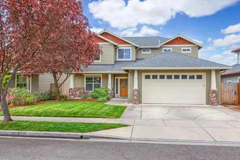 309 Willow Springs Dr, Talent, OR 97540