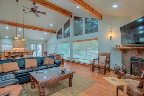 Living - 17211 Merganser Dr, Bend, OR 97707 photo 1 of 3