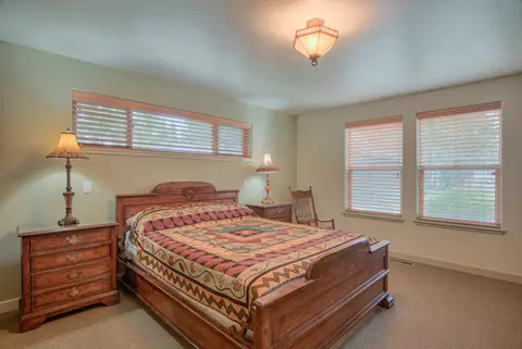 Bedroom - 17211 Merganser Dr, Bend, OR 97707 photo 1 of 8