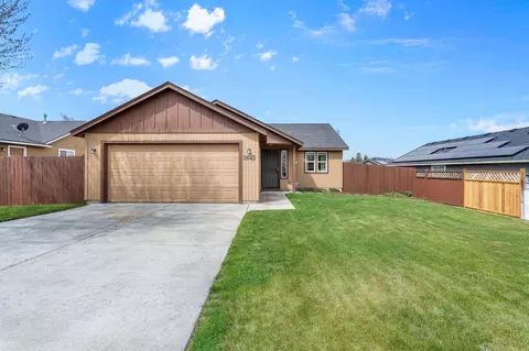 2643 NE 5th St, Redmond, OR 97756