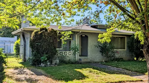 38 Summit Ave, Medford, OR 97501