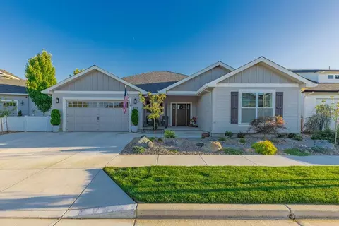 629 Bridge Creek Dr, Central Point, OR 97502