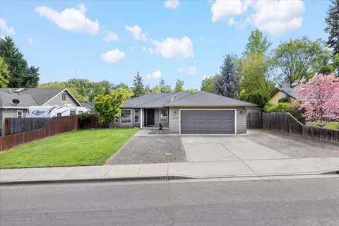 2220 Ridge Way, Medford, OR 97504