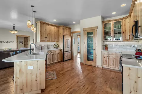 65605 White Rock Loop, Bend, OR 97703 photo 3