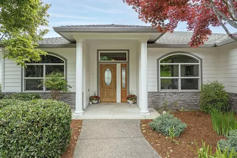 448 Robert Trent Jones Blvd, Eagle Point, OR 97524