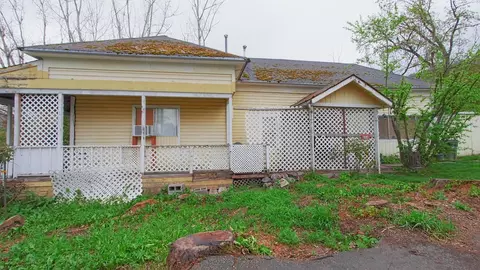 503 N 5th Ave, Gold Hill, OR 97525