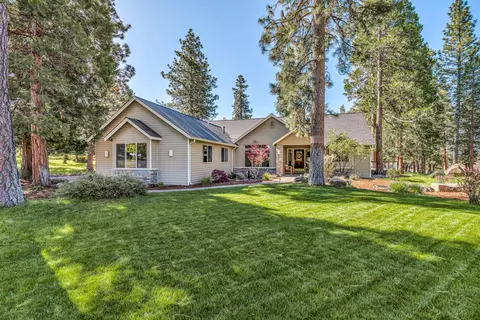 6133 Coopers Hawk Rd, Klamath Falls, OR 97601