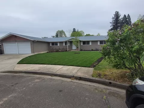 40 Kathryn Ct, Central Point, OR 97502