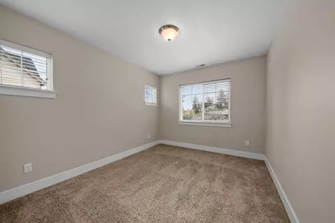 1044 SE Leonel Ln, Bend, OR 97702 photo 25