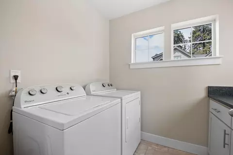 1044 SE Leonel Ln, Bend, OR 97702 photo 17