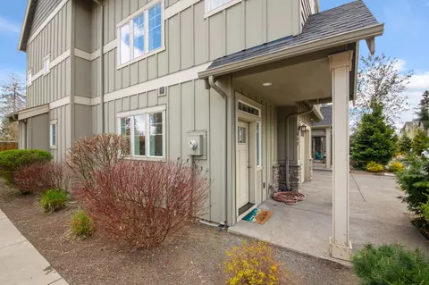 1044 SE Leonel Ln, Bend, OR 97702 photo 6