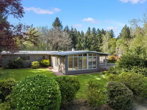 2748 Laurelwood Dr, Medford, OR 97501