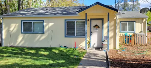 507 W 1st St #A-C, Phoenix, OR 97535