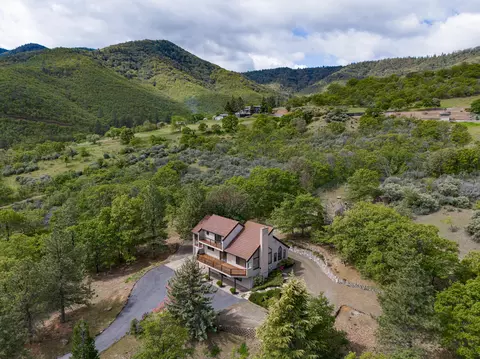 1796 Ashland Mine Rd, Ashland, OR 97520