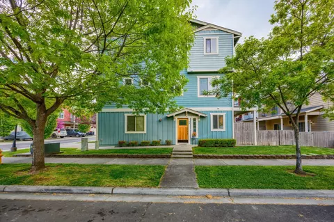 96 Darlington St, Medford, OR 97501