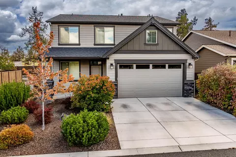 2970 SW Yew Park Ln, Redmond, OR 97756