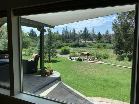 64738 Otter Run Ln, Bend, OR 97703 photo 9