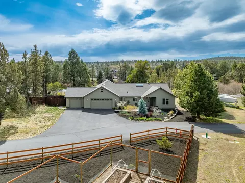 64738 Otter Run Ln, Bend, OR 97703 photo 4