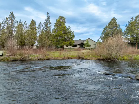 64738 Otter Run Ln, Bend, OR 97703 photo 33