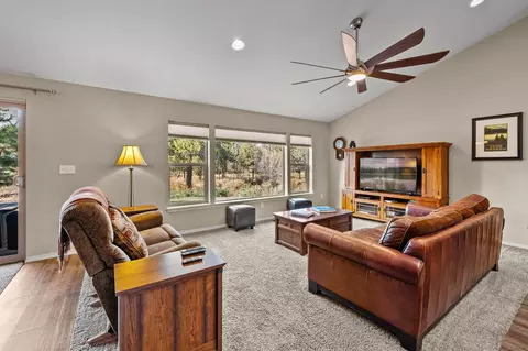 64738 Otter Run Ln, Bend, OR 97703 photo 8