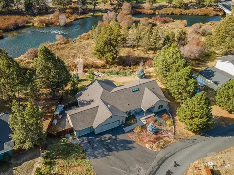64738 Otter Run Ln, Bend, OR 97703 photo 3