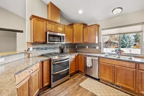 64738 Otter Run Ln, Bend, OR 97703 photo 11