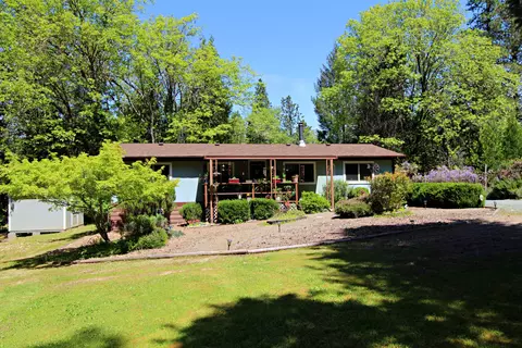 376 Ruby Dr, Grants Pass, OR 97527
