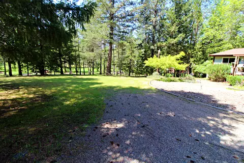 376 Ruby Dr, Grants Pass, OR 97527 photo 4
