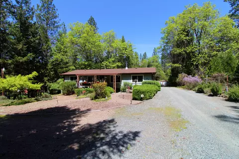 376 Ruby Dr, Grants Pass, OR 97527 photo 2