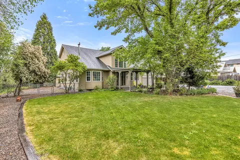 520 Beall Ln, Central Point, OR 97502 photo 1