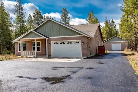 16085 Blackfeather Ln, La Pine, OR 97739
