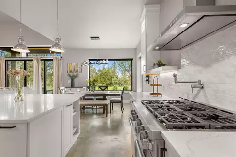 Kitchen - 1963 Condor Ct, Redmond, OR 97756 photo 5 of 5