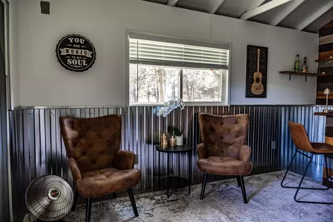 Living - 62625 Erickson Rd, Bend, OR 97701 photo 7 of 7