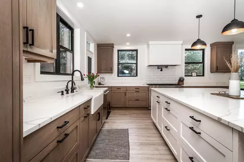 Kitchen - 62625 Erickson Rd, Bend, OR 97701 photo 2 of 10