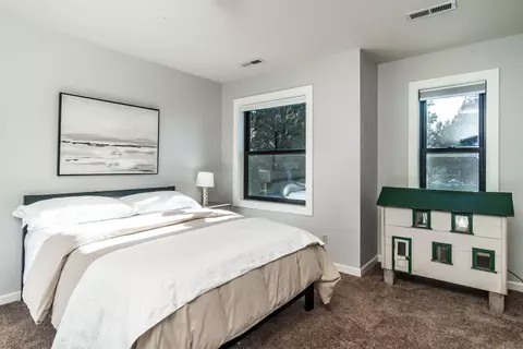 Bedroom - 62625 Erickson Rd, Bend, OR 97701 photo 6 of 8