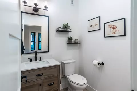 Bath - 62625 Erickson Rd, Bend, OR 97701 photo 1 of 8