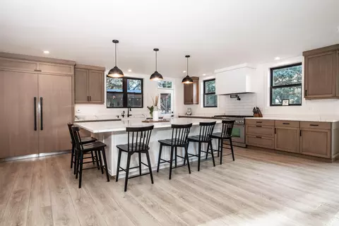 Kitchen - 62625 Erickson Rd, Bend, OR 97701 photo 5 of 10