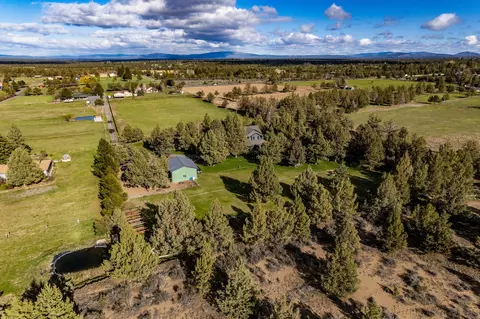 View/Area - 62625 Erickson Rd, Bend, OR 97701 photo 5 of 7