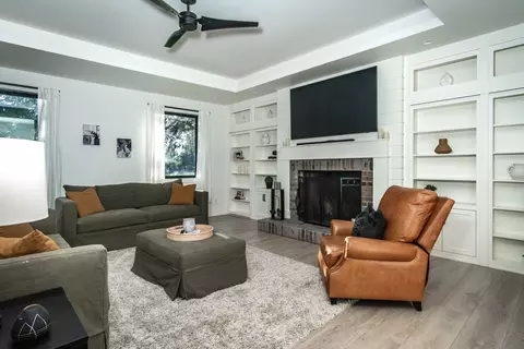 Living - 62625 Erickson Rd, Bend, OR 97701 photo 2 of 7