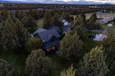 View/Area - 62625 Erickson Rd, Bend, OR 97701 photo 2 of 7